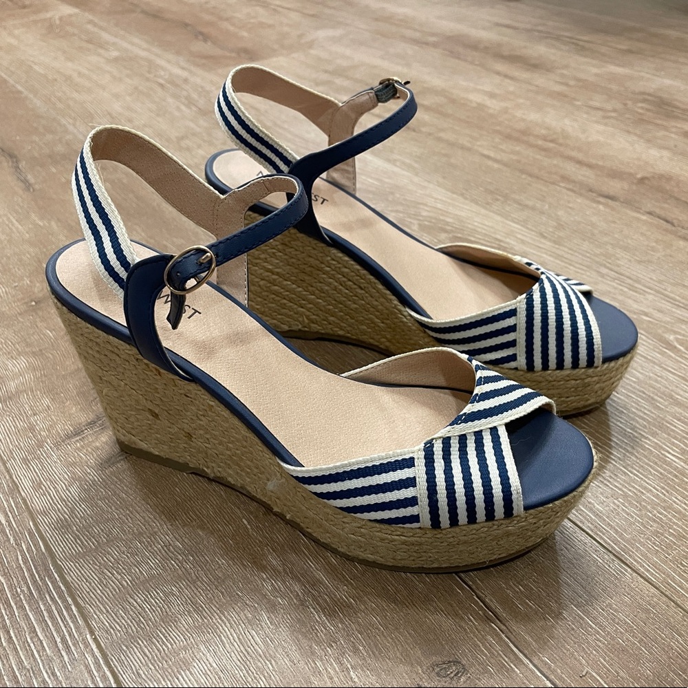 NWOT Nine West Wedge Sandals